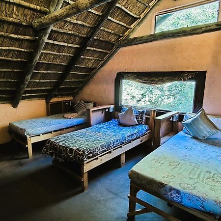 Elephant Trail Guesthouse And Backpackers Kasane Ngoại thất bức ảnh