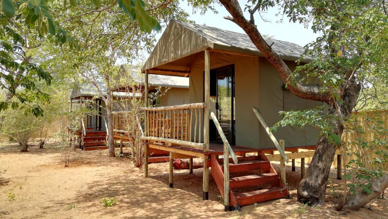 Elephant Trail Guesthouse And Backpackers Kasane Ngoại thất bức ảnh