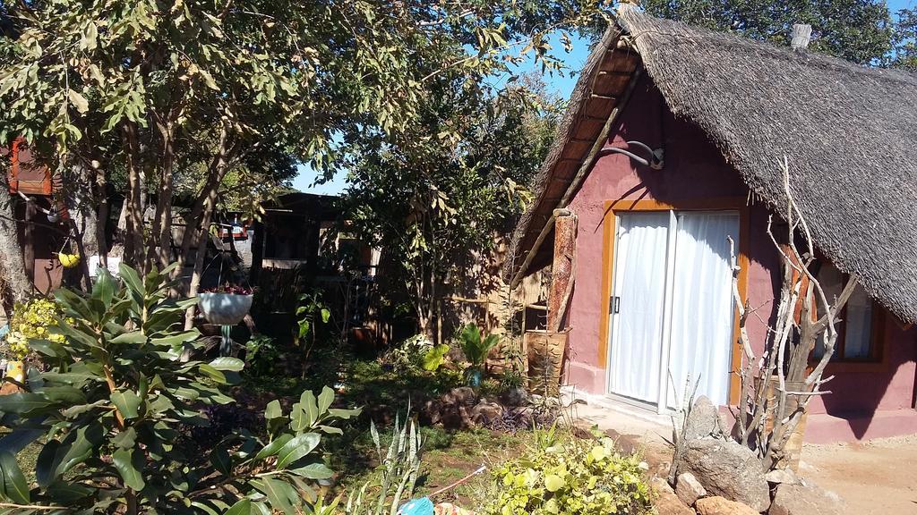 Elephant Trail Guesthouse And Backpackers Kasane Ngoại thất bức ảnh