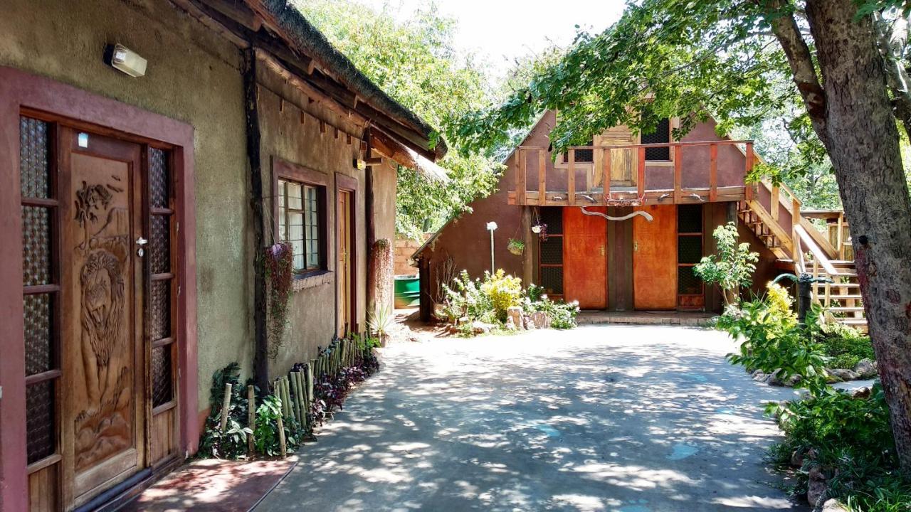 Elephant Trail Guesthouse And Backpackers Kasane Ngoại thất bức ảnh