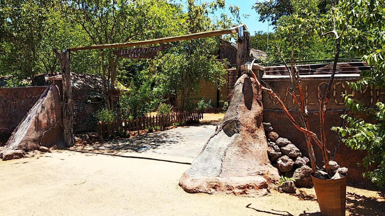 Elephant Trail Guesthouse And Backpackers Kasane Ngoại thất bức ảnh
