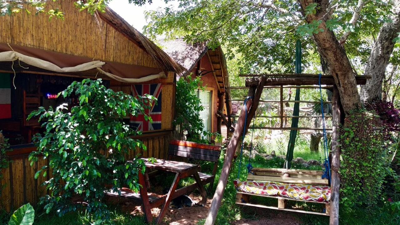 Elephant Trail Guesthouse And Backpackers Kasane Ngoại thất bức ảnh