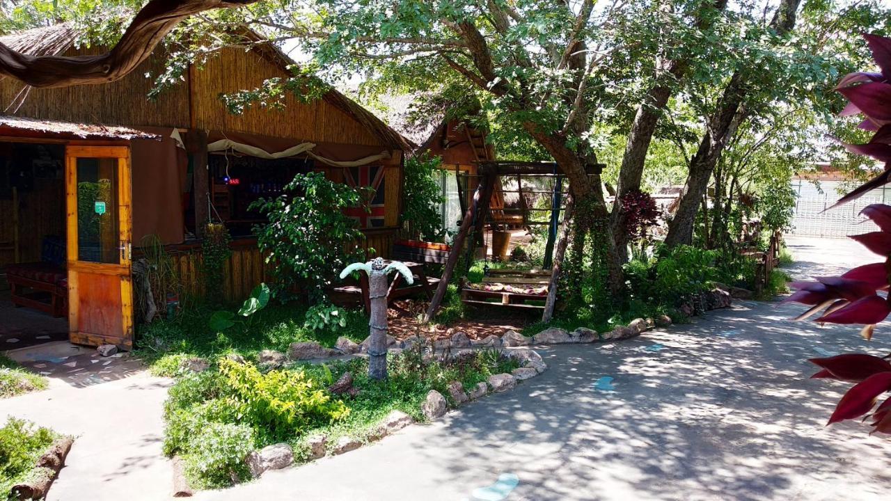 Elephant Trail Guesthouse And Backpackers Kasane Ngoại thất bức ảnh
